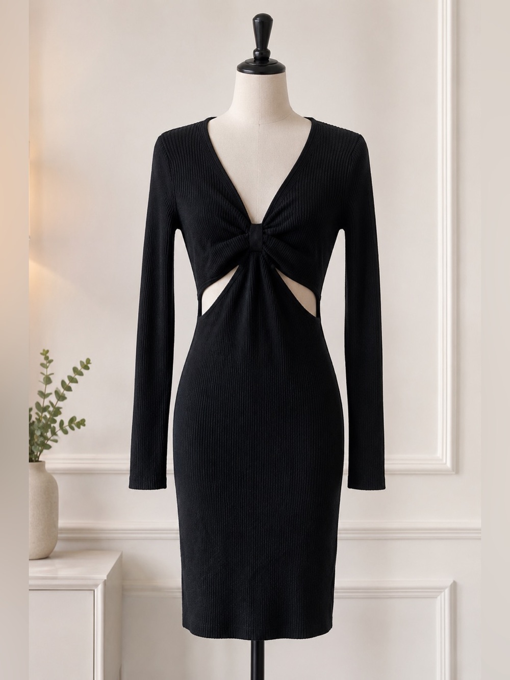 Abercrombie & Fitch Black Long-Sleeve Knot-Front Ribbed Dress